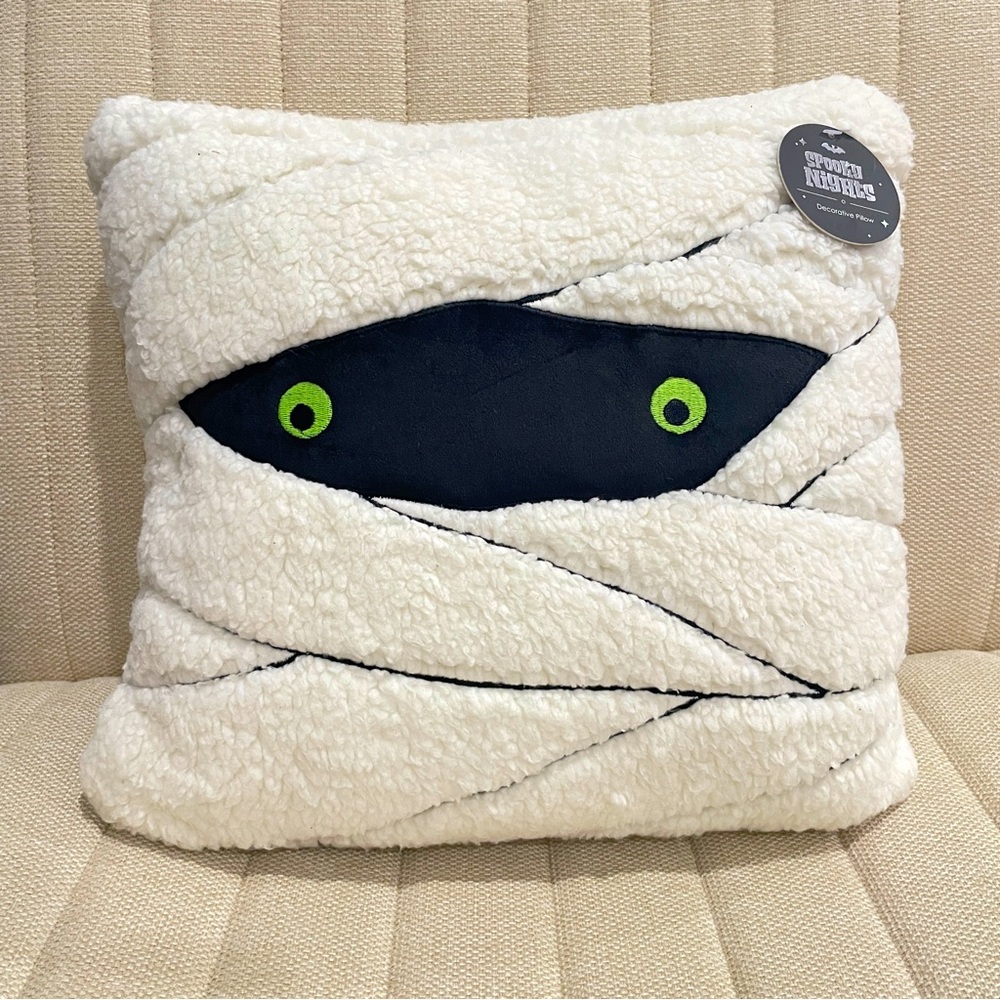 Spooky Nights Halloween Mummy‎ Sherpa Decorative Throw Pillow White Green Eyes